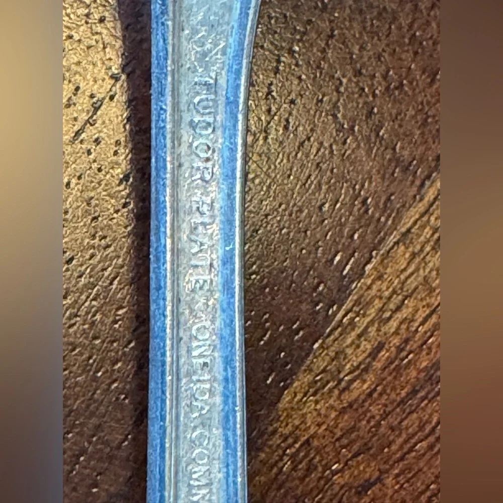 Antique Oneida Community Tudor Plate Algonquin Silverplate Spoon – 1923 Pattern